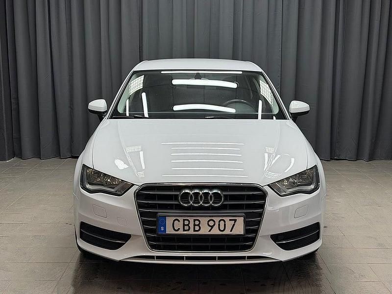 Begagnad Audi A3 Sportback 105 HK (77 kW) 2014 Vit Halvkombi