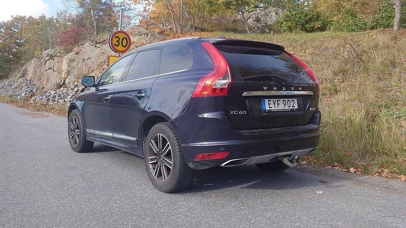 Blå Begagnad 2017 Volvo XC60 Standard SUV | 248 000 kr (Superpris) - Bild 1/4