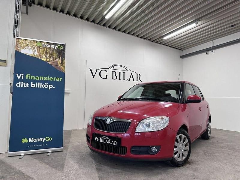 Begagnad Skoda Fabia Ambiente 86 HK (63 kW) 2009 Röd Halvkombi
