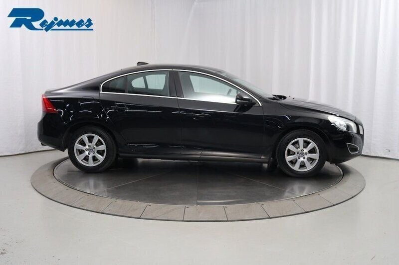 Begagnad Volvo S60 Momentum 150 HK (110 kW) 2011 Svart Sedan