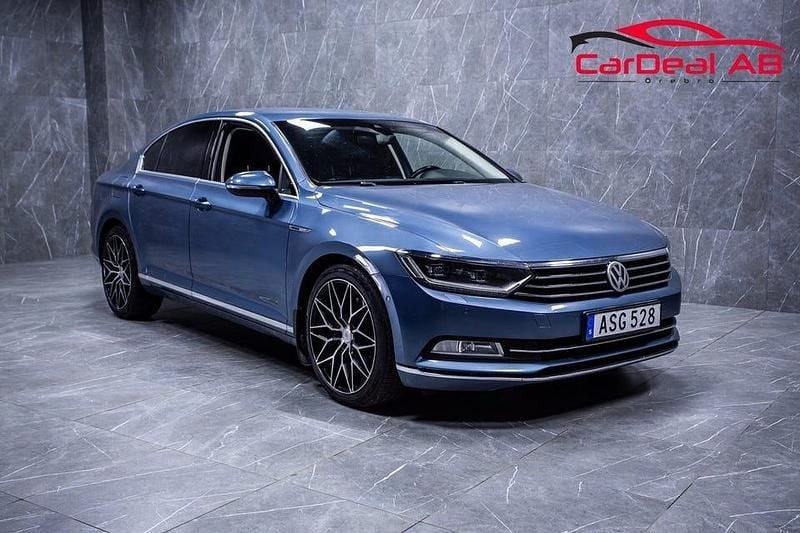 Blå Begagnad 2014 VW Passat GTS Sedan | 158 800 kr (Marknadspris) - Bild 1/4