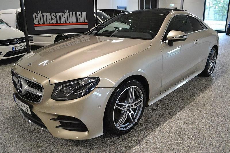 Silver Begagnad 2018 Mercedes E220 AMG line Sportkupé | 395 000 kr (Bra pris) - Bild 1/4