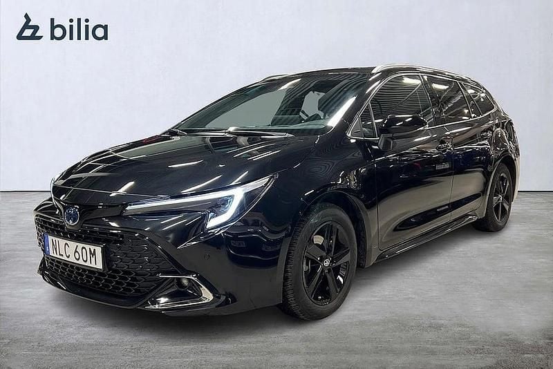 Svart Begagnad 2025 Toyota Corolla Style Kombi | 359 900 kr (Dyr) - Bild 1/3