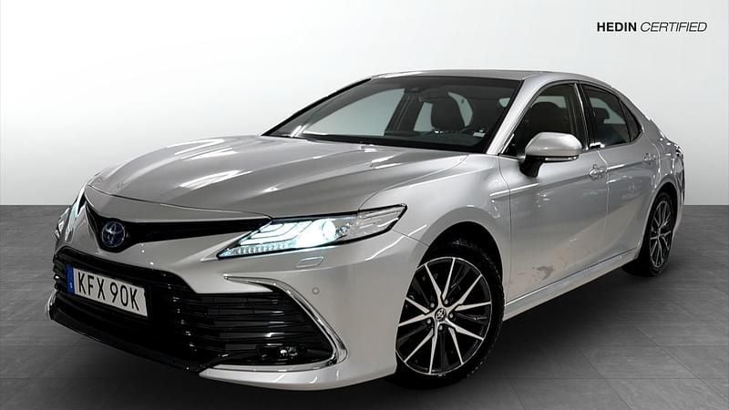 Begagnad Toyota Camry Hybrid Executive 220 HK (161 kW) 2021 Grå Sedan