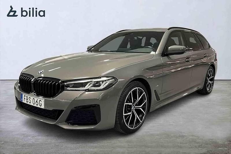 Grå Begagnad 2021 BMW 520 Kombi | 359 900 kr (Dyr) - Bild 1/1