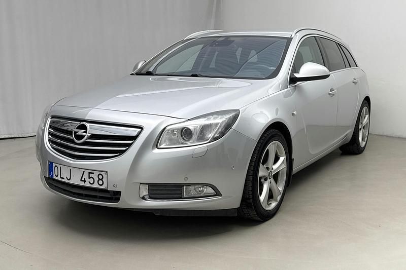 Silver Begagnad 2011 Opel Insignia Kombi | 64 000 kr - Bild 1/4