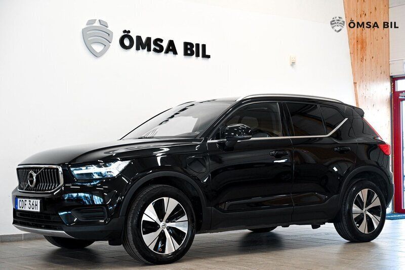Svart Begagnad 2021 Volvo XC40 Inscription SUV | 266 800 kr (Bra pris) - Bild 1/4