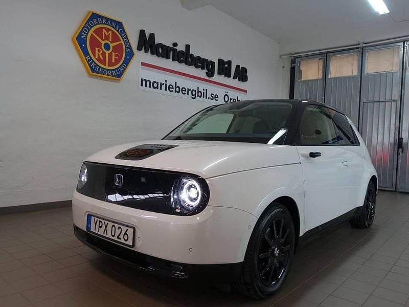 Begagnad Honda e Advance 113 kW (154 HK) 2020 Vit Halvkombi