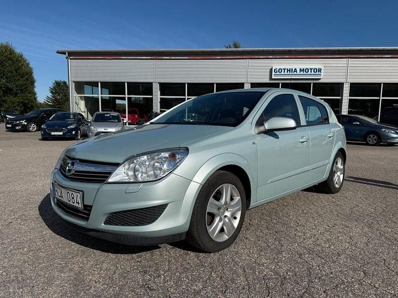 Grå Begagnad 2009 Opel Astra Halvkombi | 29 900 kr (Lite dyr) - Bild 1/4