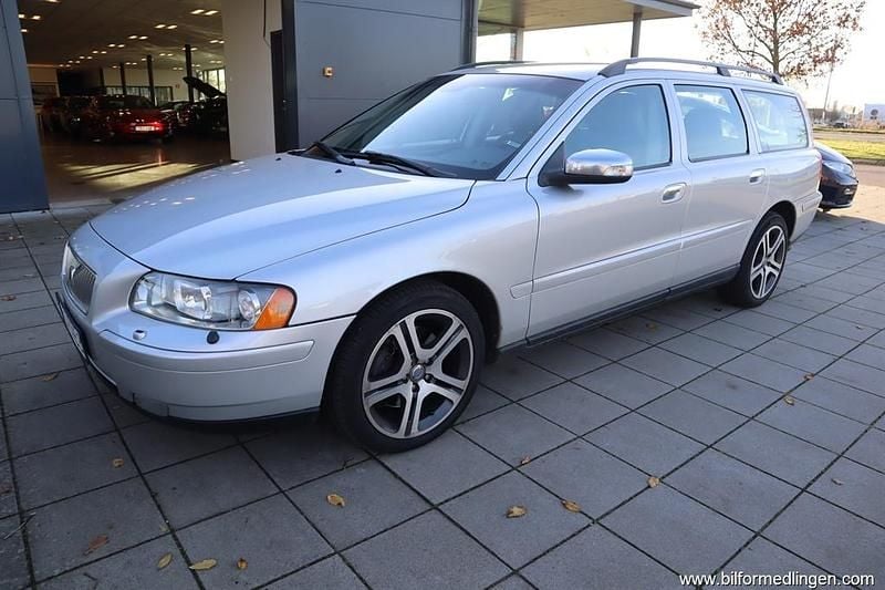 Grå samma som bilen Begagnad 2006 Volvo V70 Dynamic Kombi | 64 900 kr (Dyr) - Bild 1/4