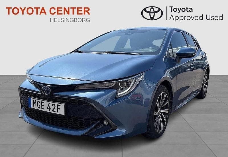 Blå Begagnad 2022 Toyota Corolla Hybrid Style Halvkombi | 239 900 kr (Bra pris) - Bild 1/4