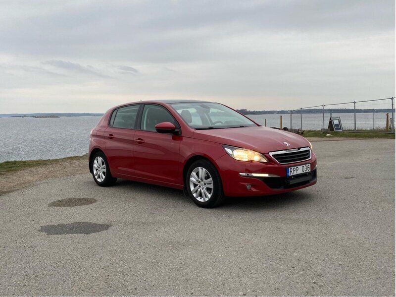 Röd Begagnad 2013 Peugeot 308 Halvkombi | 69 900 kr (Marknadspris) - Bild 1/4