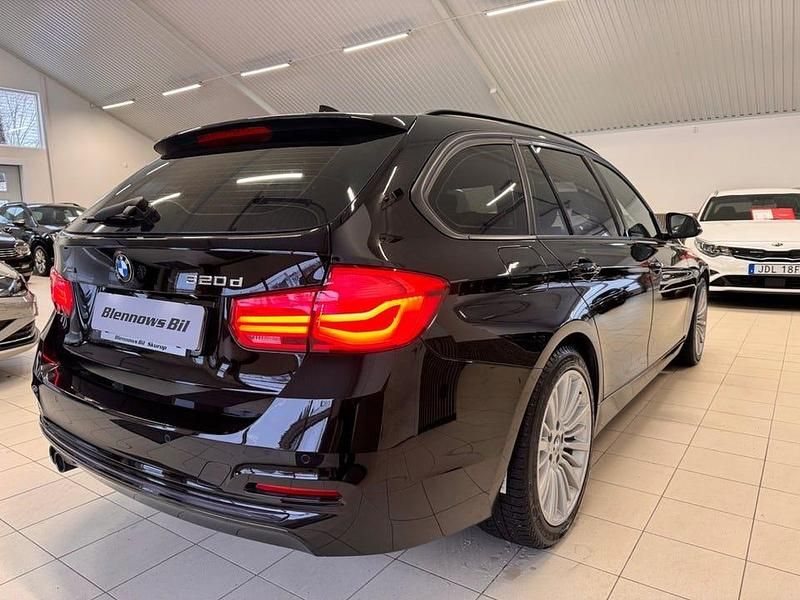 Begagnad BMW 320 Sport Line 190 HK (139 kW) 2019 Svart Kombi