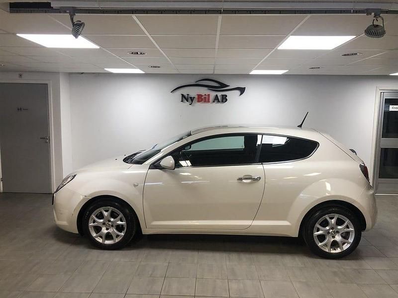 Vit Begagnad 2011 Alfa Romeo MiTo Distinctive Halvkombi | 54 900 kr - Bild 1/4