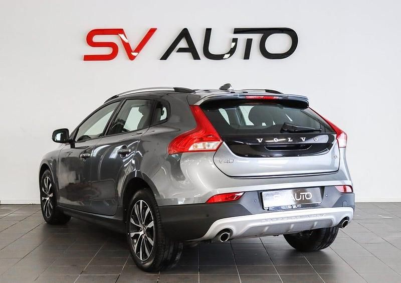 Begagnad Volvo V40 CC Momentum 150 HK (110 kW) 2019 Grå Kombi