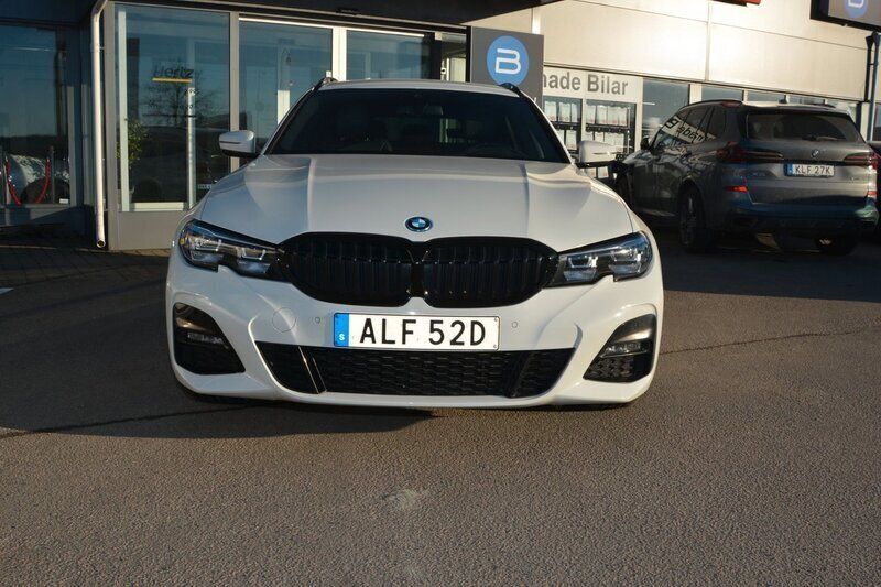 Begagnad BMW 330e M Sport 293 HK (215 kW) 2021 Vit Kombi