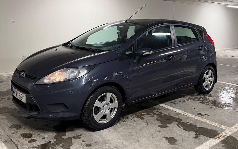 Begagnad Ford Fiesta Trend 69 HK (50 kW) 2011 Blå Halvkombi