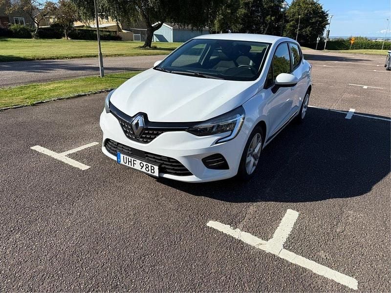 Vit Begagnad 2021 Renault Clio V Zen Halvkombi | 115 000 kr (Marknadspris) - Bild 1/4