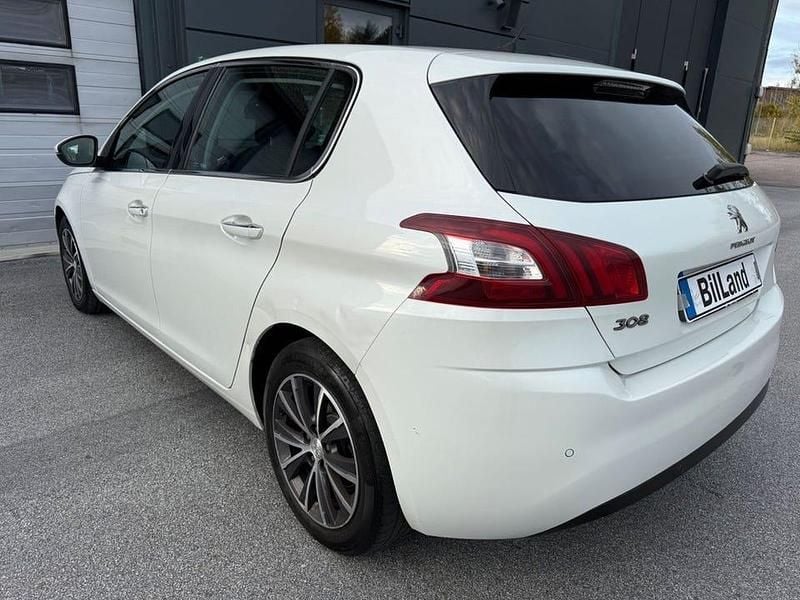 Begagnad Peugeot 308 Allure 92 HK (67 kW) 2014 Vit Halvkombi