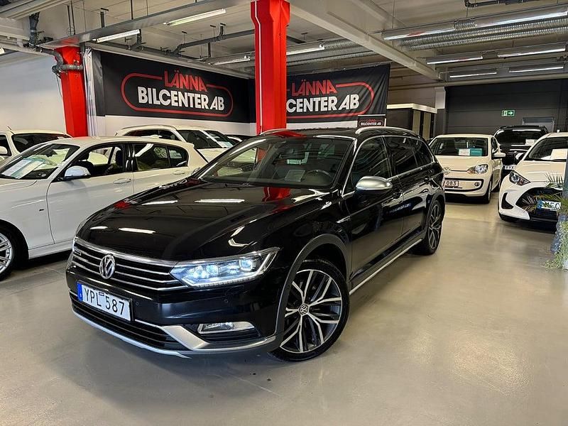 Svart metallic Begagnad 2017 VW Passat Alltrack GTS Kombi | 179 000 kr (Lite dyr) - Bild 1/4