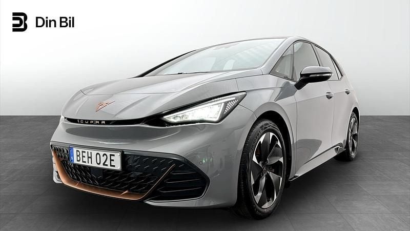 Begagnad Cupra Born e-Boost 169 kW (231 HK) 2023 Vapor grey Halvkombi