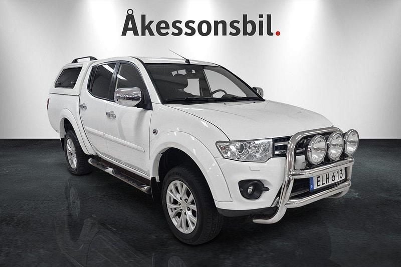 Vit Begagnad 2015 Mitsubishi L200 Pickup | 189 000 kr (Dyr) - Bild 1/4