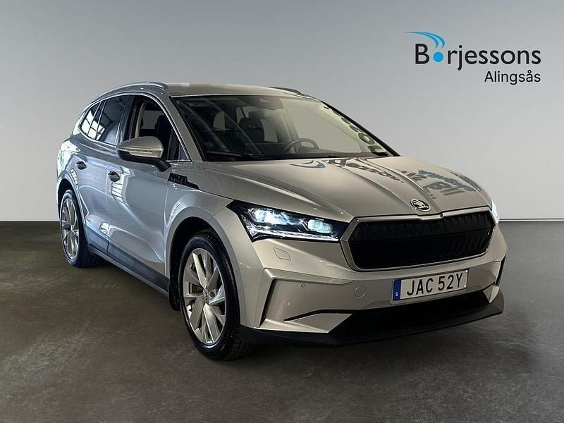 Silver Begagnad 2023 Skoda Enyaq iV SUV | 409 900 kr (Bra pris) - Bild 1/4