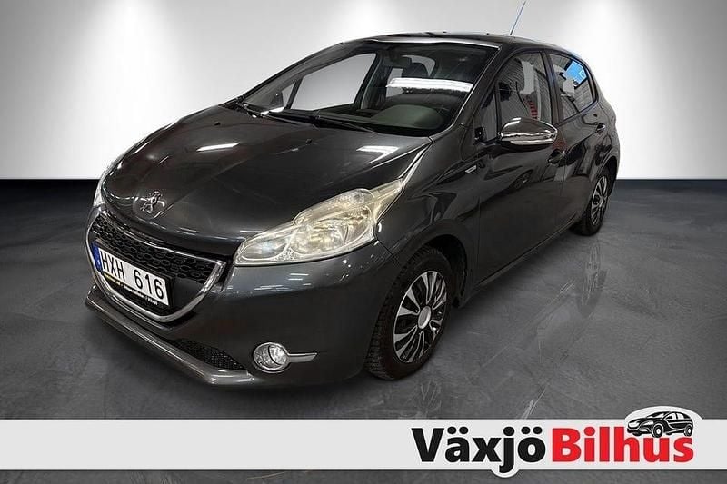 Mörkgrå Begagnad 2013 Peugeot 208 Halvkombi | 59 900 kr (Marknadspris) - Bild 1/4