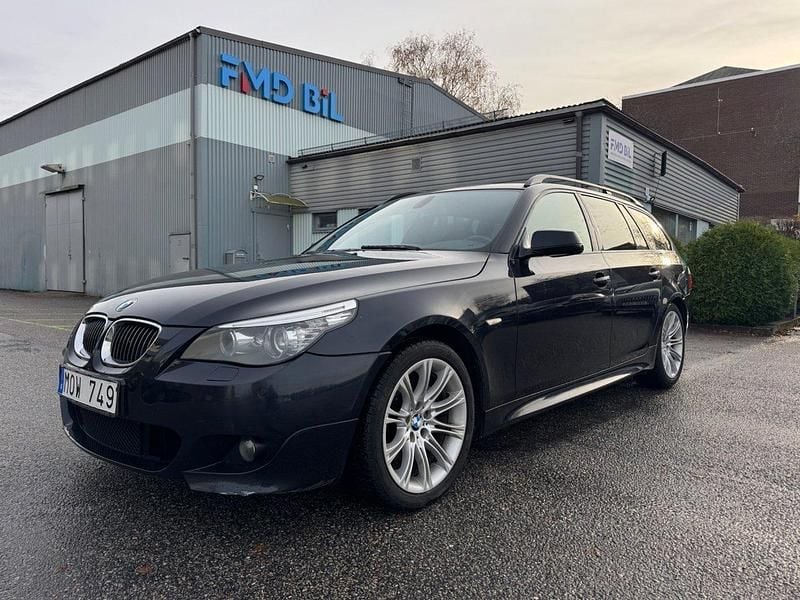 Svart Begagnad 2010 BMW 523 M Sport Kombi | 89 700 kr (Bra pris) - Bild 1/4