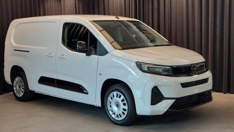 Vit Begagnad 2024 Opel Combo Elite Minibuss | 359 000 kr (Dyr) - Bild 1/4