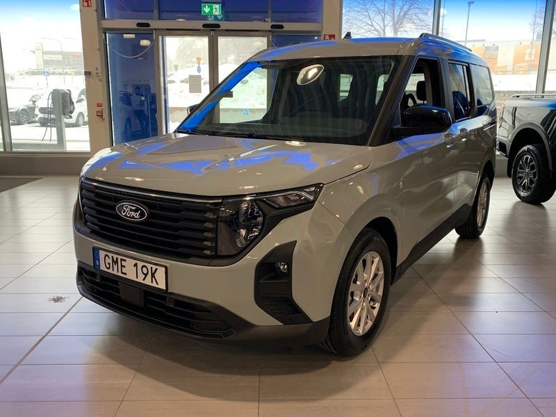 Grå (grey) Ny 2024 Ford Tourneo Courier Titanium Minibuss | 312 375 kr (Lite dyr) - Bild 1/4