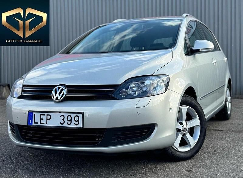Ljusbrun Begagnad 2010 VW Golf Plus Cross Minibuss | 99 900 kr (Marknadspris) - Bild 1/4