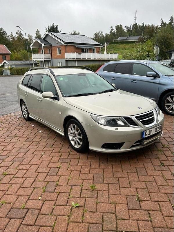 Grå Begagnad 2008 Saab 9-3 Linear Kombi | 25 000 kr (Marknadspris) - Bild 1/4