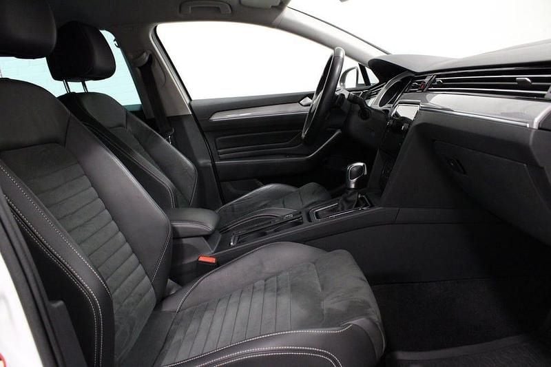 Begagnad VW Passat GTE 218 HK (160 kW) 2021 Vit Kombi