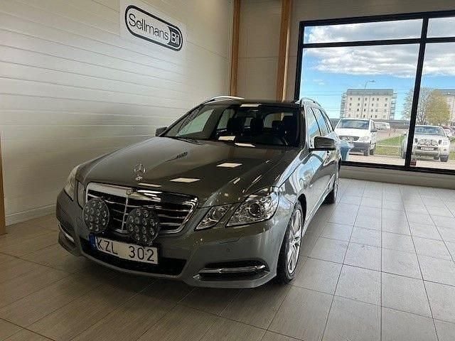 Begagnad Mercedes E220 Avantgarde 170 HK (125 kW) 2010 Silver Kombi