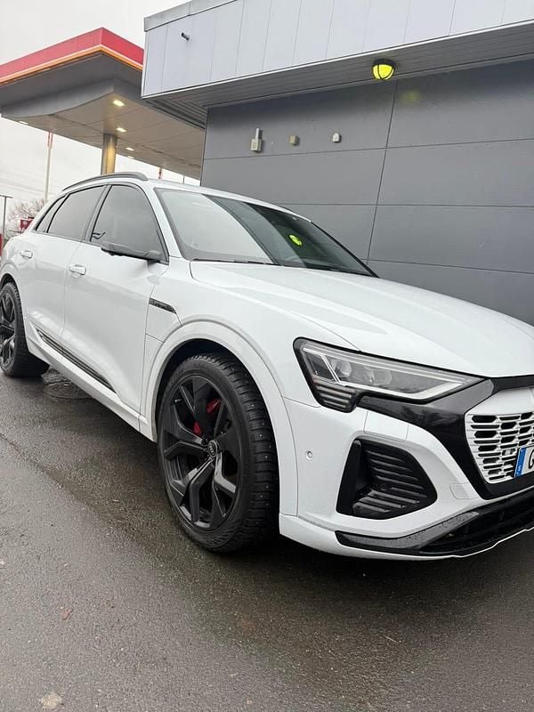Begagnad 2024 Audi Q8 e-tron SUV | 650 000 kr (Marknadspris) - Bild 1/2
