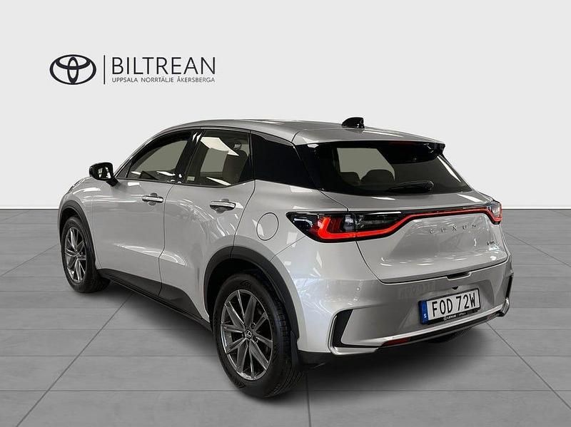 Begagnad Lexus LBX 137 HK (100 kW) 2024 Silver SUV