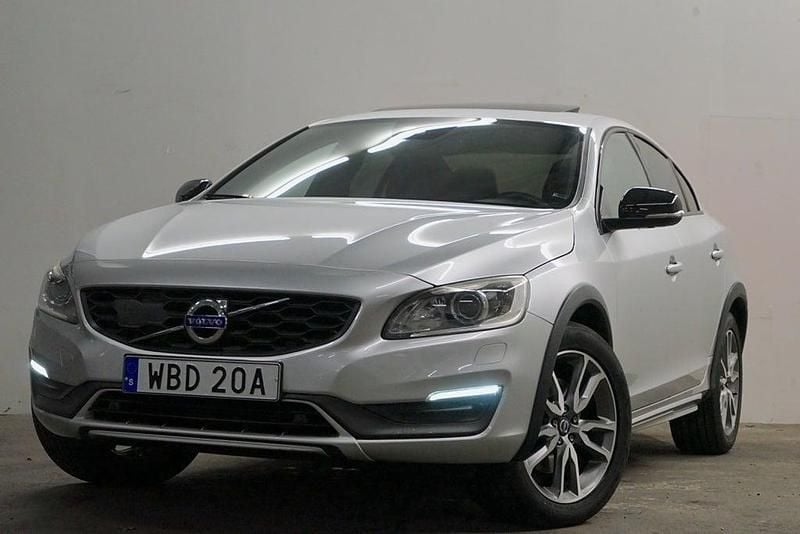 Silver Begagnad 2016 Volvo S60 CC Sedan | 198 900 kr (Bra pris) - Bild 1/4