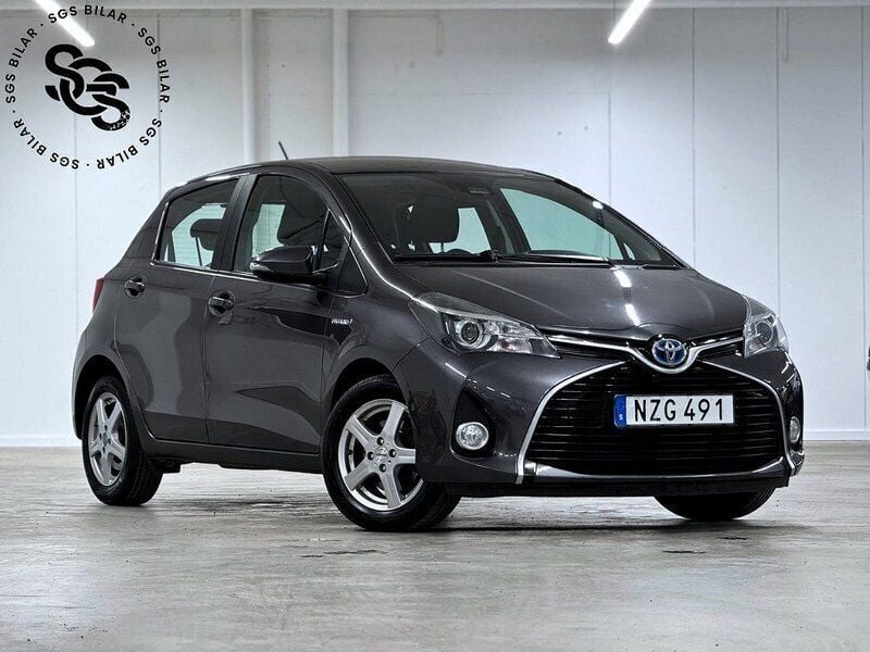 Mörkgrå Begagnad 2016 Toyota Yaris Hybrid Active Halvkombi | 119 900 kr (Bra pris) - Bild 1/4