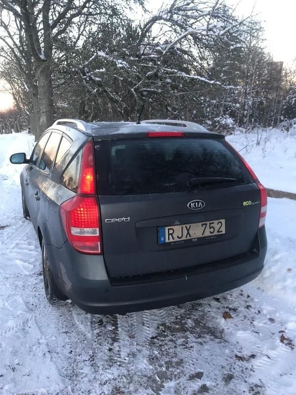 Begagnad Kia Ceed Sportswagon 128 HK (94 kW) 2012 Kombi