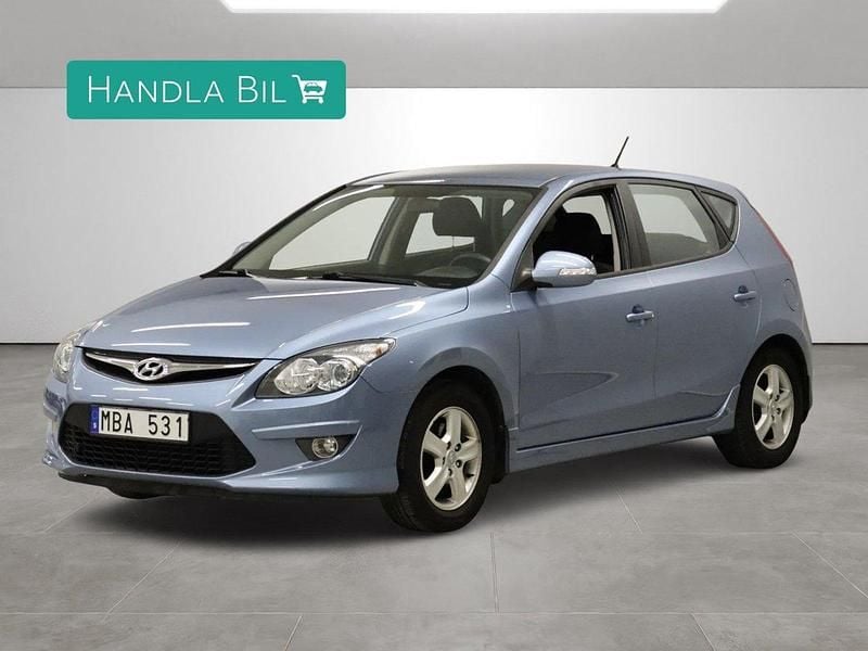 Ljusblå Begagnad 2011 Hyundai i30 Halvkombi | 89 900 kr (Bra pris) - Bild 1/4