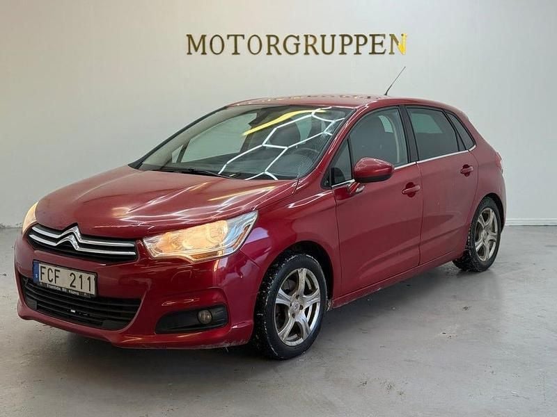 Röd Begagnad 2011 Citroën C4 Halvkombi | 39 400 kr (Marknadspris) - Bild 1/4
