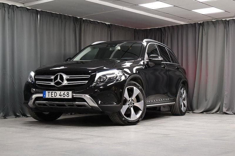 Svart Begagnad 2018 Mercedes GLC220 SUV | 309 000 kr (Marknadspris) - Bild 1/4