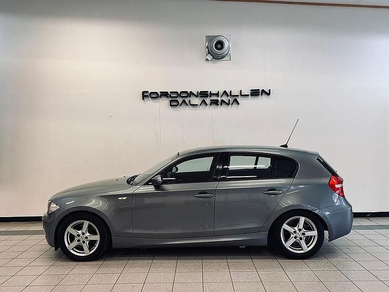 Begagnad BMW 118 Advantage 143 HK (105 kW) 2009 Grå Halvkombi