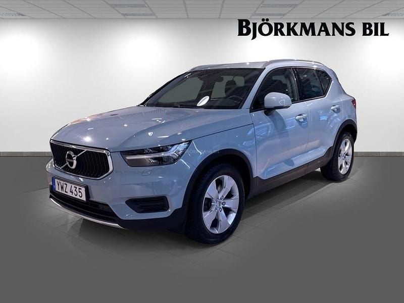 Begagnad Volvo XC40 Momentum 150 HK (110 kW) 2018 Ljusblå SUV