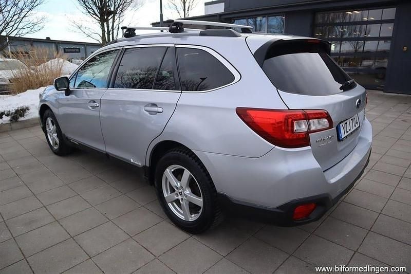 Begagnad Subaru Outback 150 HK (110 kW) 2017 Silver Kombi