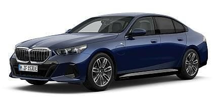 Blå Ny 2025 BMW 530e M Sport Sedan | 599 900 kr (Superpris) - Bild 1/4