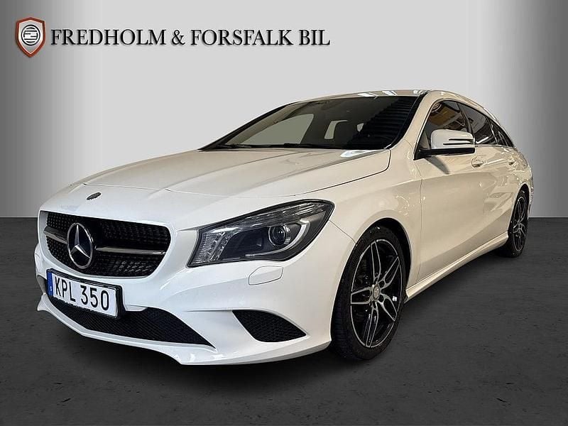Begagnad Mercedes CLA220 Shooting Brake AMG 177 HK (130 kW) 2015 Vit Kombi