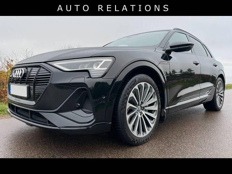 Svart Begagnad 2020 Audi e-tron Advanced SUV | 699 900 kr - Bild 1/4