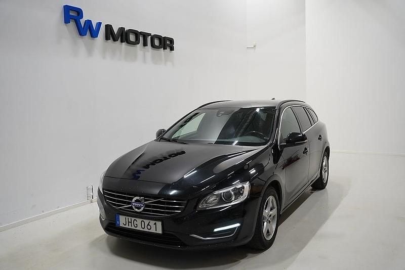 Begagnad Volvo V60 Momentum 190 HK (139 kW) 2015 Svart Kombi